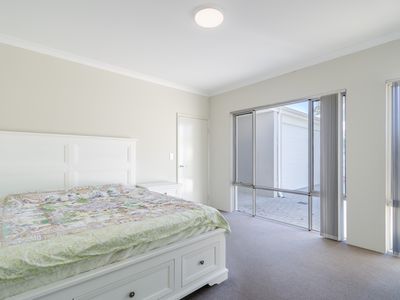 2 / 13 Thomas Way, Kardinya