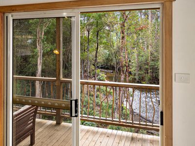 733 Denison Road, Lonnavale