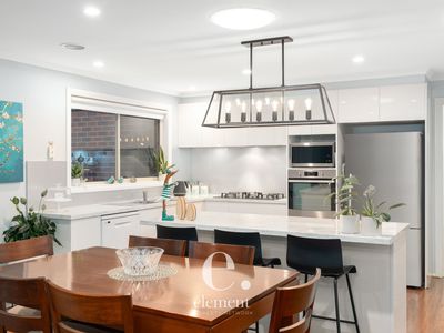 10 Skylark Court, Lara