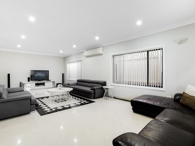 16 Rainham Circuit, West Hoxton