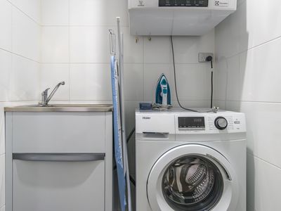 412 / 3 Gearin Alley, Mascot