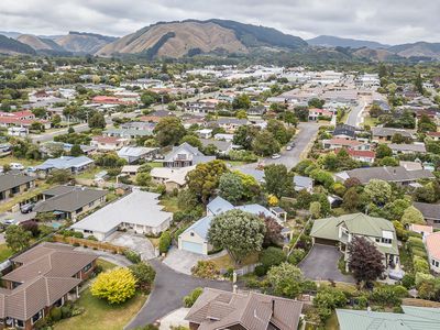 22 Cranbrook Grove, Waikanae