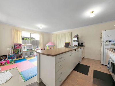 12 Menindee Terrace, Narre Warren South