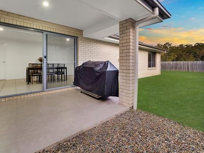 10 DANDELION DRIVE, Springfield Lakes