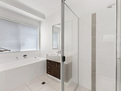 2 Seafarer Court, Blacks Beach
