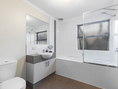 4 / 25 Deutgam Street, Werribee