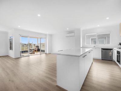 9 Peatland Walk, Werribee