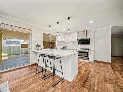 2 / 94 Hobbs Avenue, Como