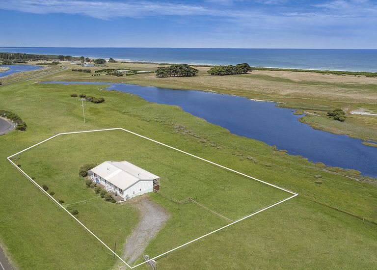 8095 Princes Highway, Narrawong