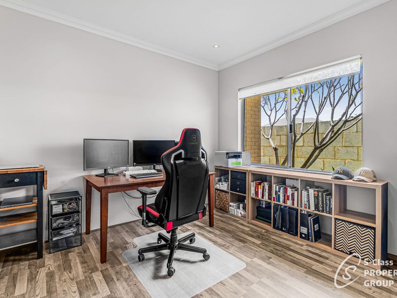33 Barrington Avenue, Champion Lakes