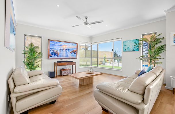 43 Holloways Ridge, Secret Harbour