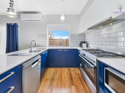 24 Vanguard Crescent, Point Cook