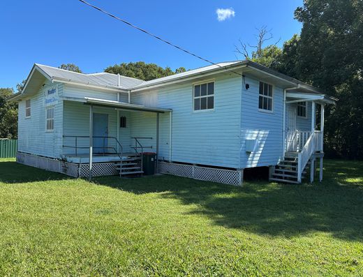 AUCTION ONSITE - 25 George Street Woodford 
9TH MAY 11AM