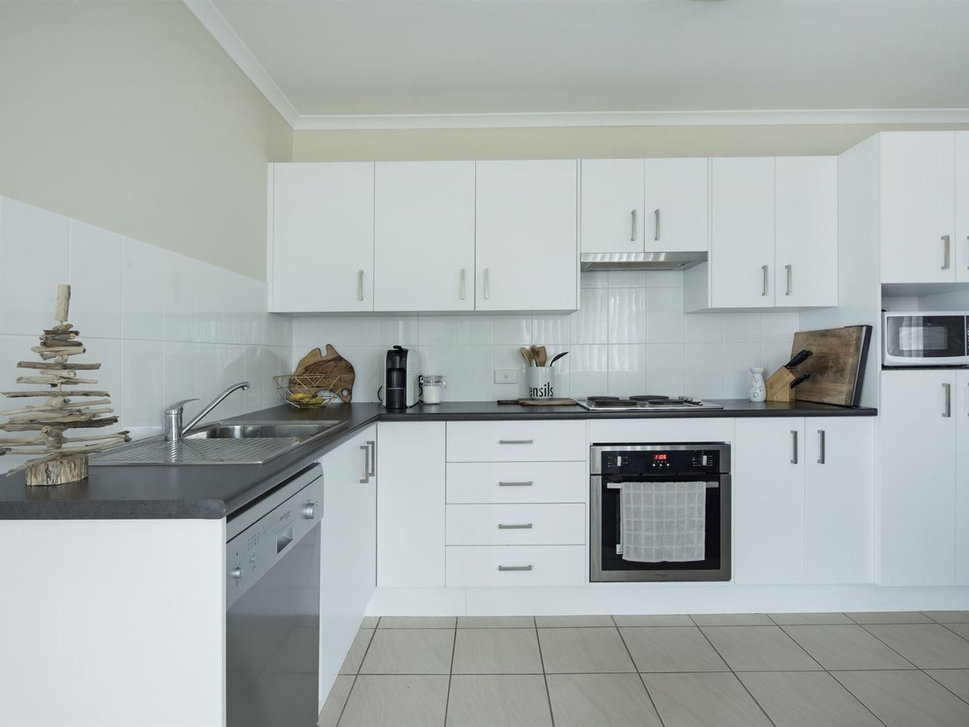 2 & 2a Huntingdale Drive, Mollymook