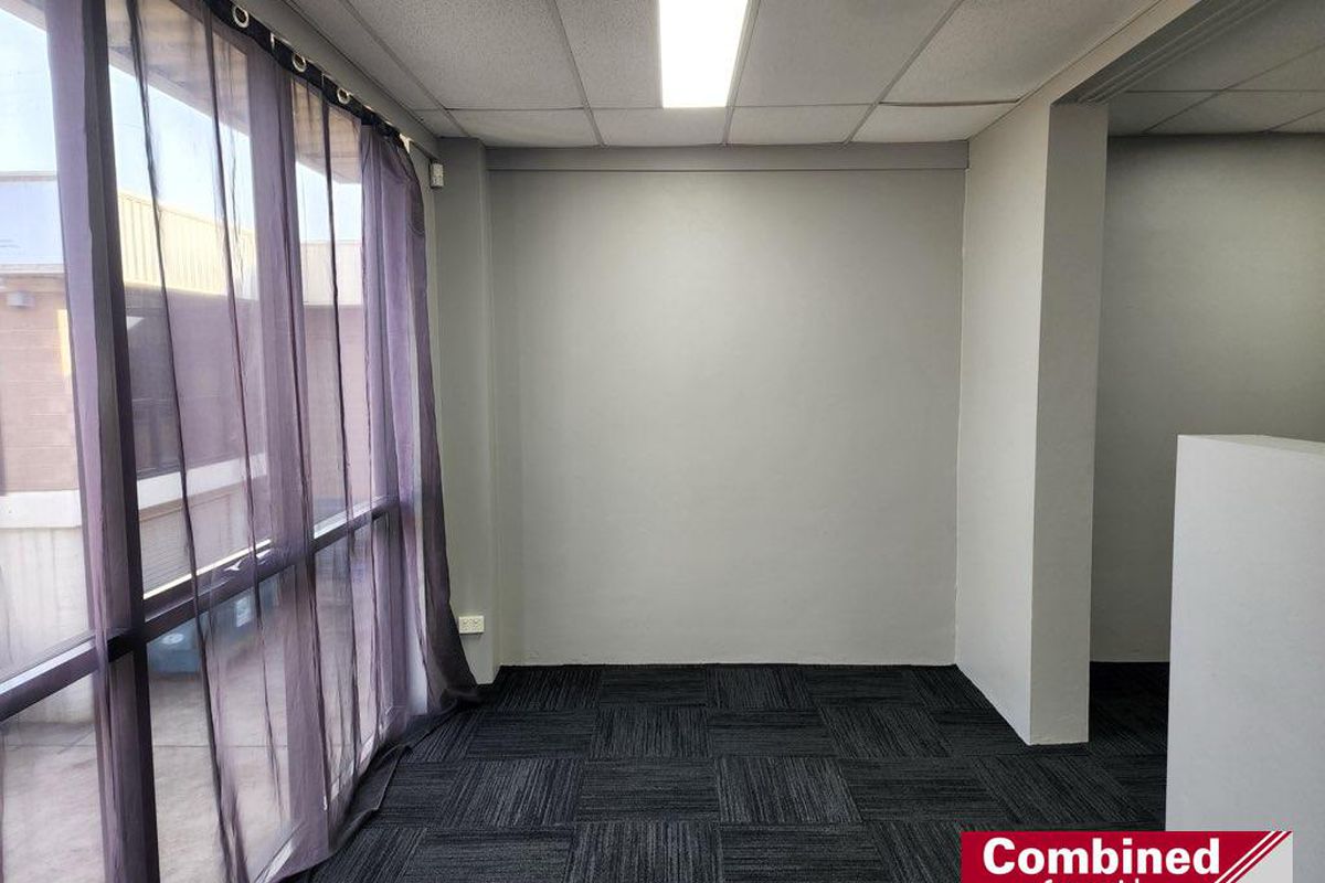 1 / 4 Shaw Road, Ingleburn