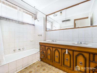 4 Oaktree Drive, Hampton Park
