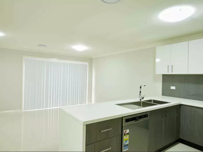 11 Amritsar Glade, Schofields