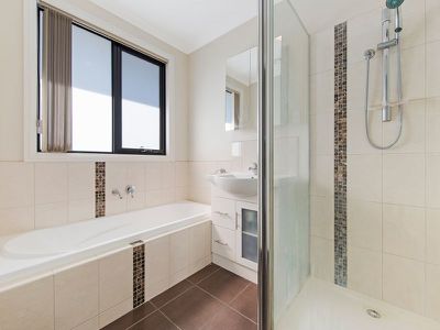 2A Oakwood Avenue, Dandenong North