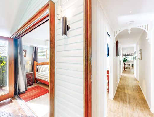 Renovated Queenslander - A Minute Walk to the Lake image 17