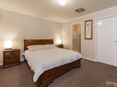 5 Eleanore Crescent, Hallam
