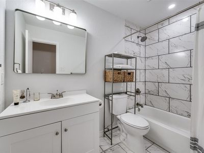 2414 East Kiest Boulevard, Dallas, TX, International