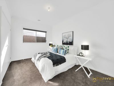 38 Bonhams Circuit, Manor Lakes