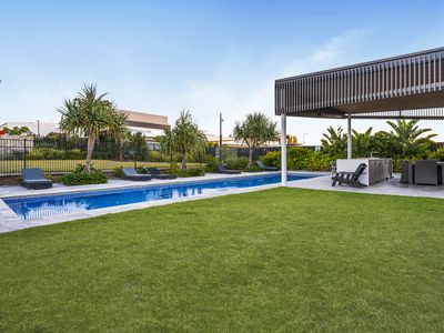 48 Delta Circuit, Hope Island