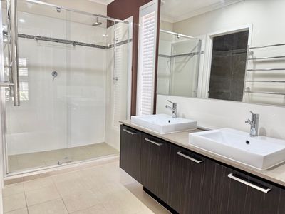 17 Lancewood Road, Manor Lakes