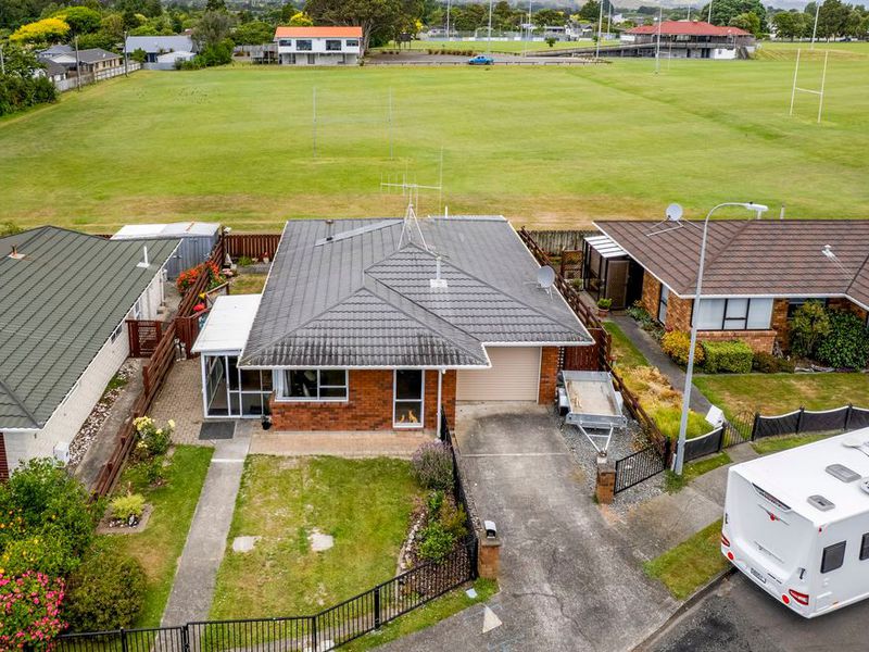 8 B Alexander Place, Otaki