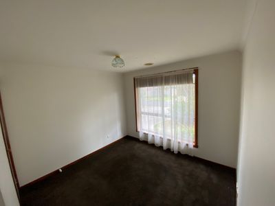2 / 64 Songlark Crescent , Werribee