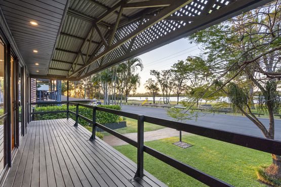 43 The Esplanade, Coombabah