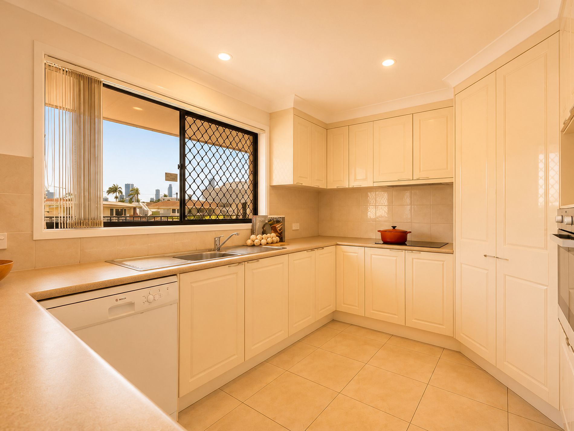 11 Ensenada Ct, Broadbeach Waters