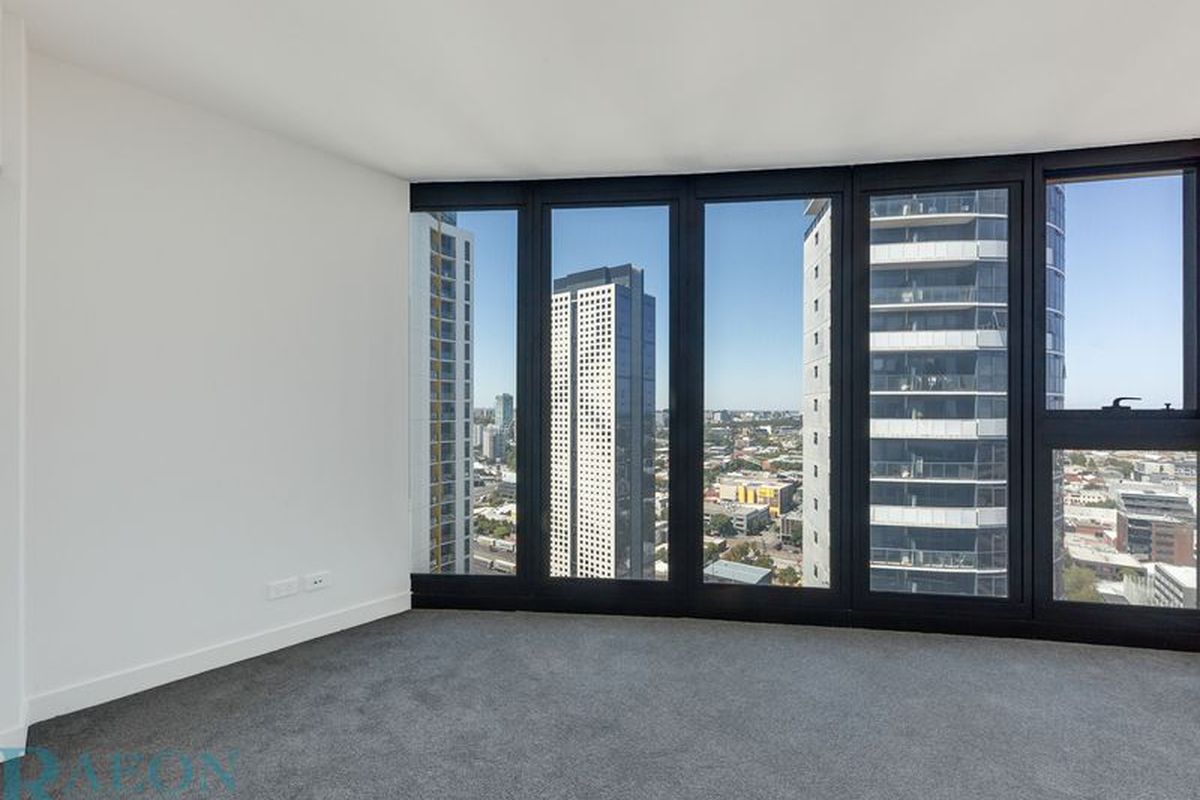 2403/105 Clarendon Street, Southbank