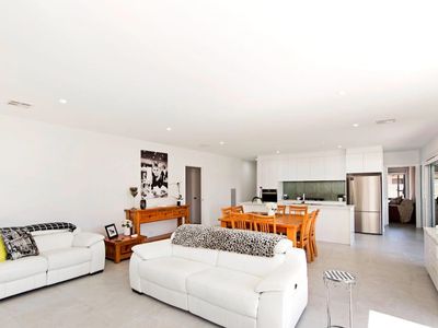 10 Angus Place, Bungendore