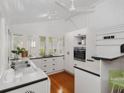 98 Stagpole Street, West End