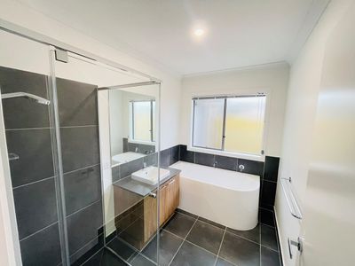 19 Roxby Place, Lilywood