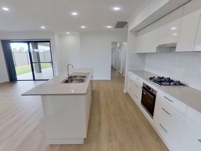 37 Peel Place, Dubbo