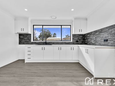 2 / 16-18 Heywood Crescent, Cranbourne North