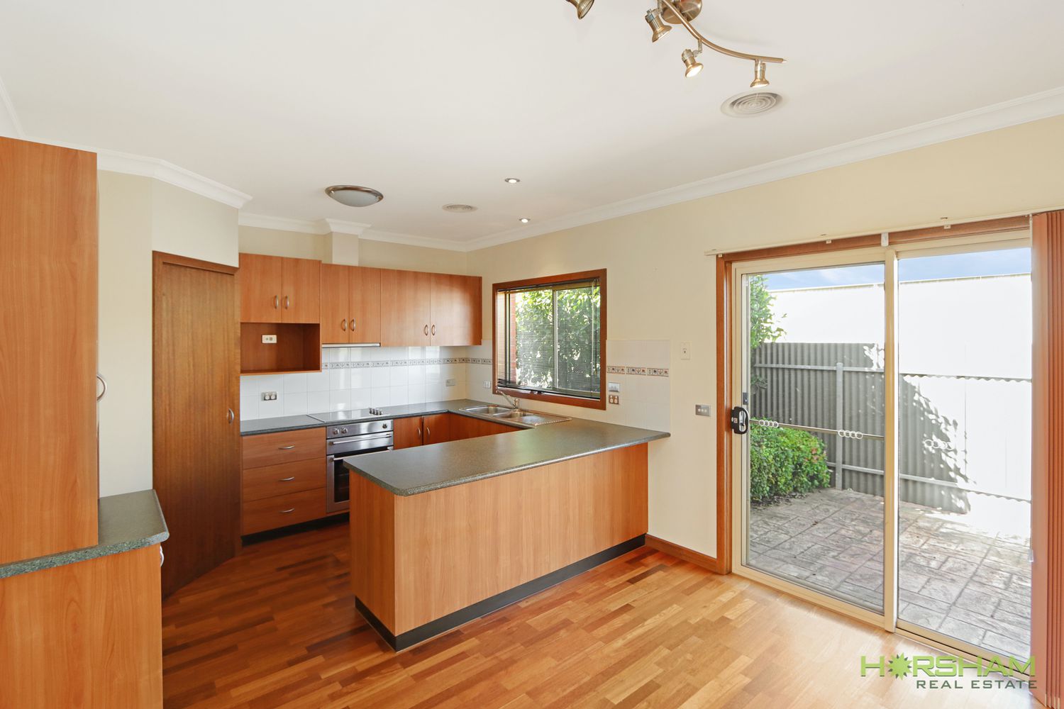 2 / 6 Carroll Street, Horsham