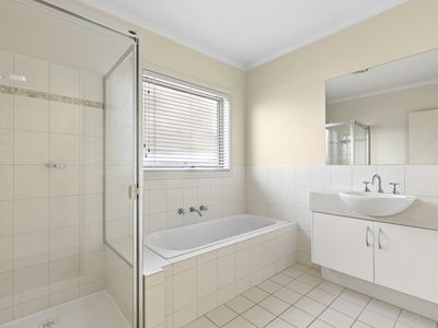 8 Dione Mews, Wandana Heights