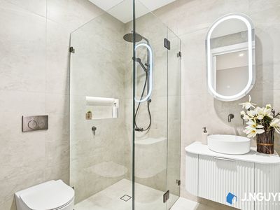 8 Lister Avenue, Cabramatta West