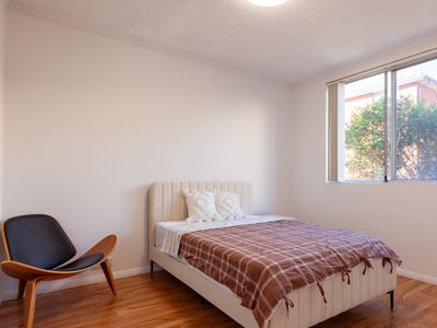 4 / 52 The Crescent, Dee Why