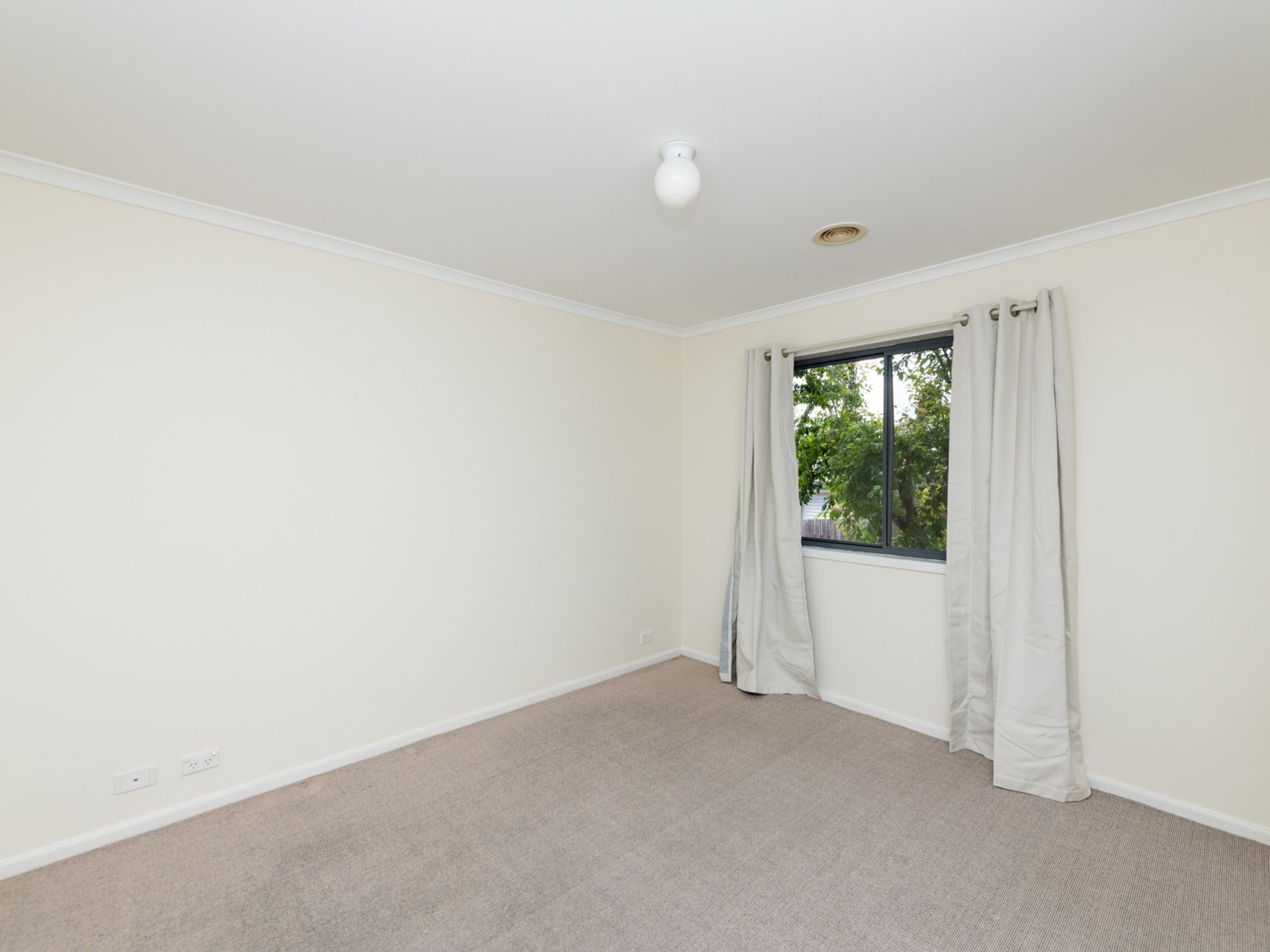 4 Unwin Avenue, Jerrabomberra