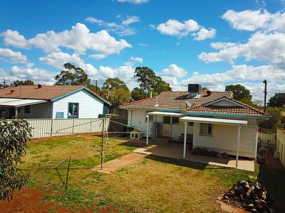 18 Armstrong Crescent, Dubbo