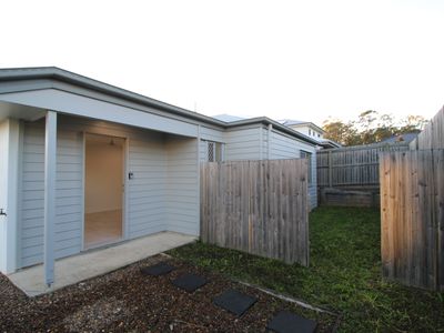 2 / 2 Herald Close, Kallangur