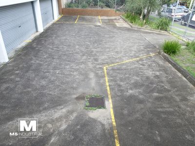 Garage & Yard / 48 Garema Circuit, Kingsgrove