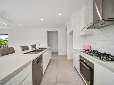 4 Lillydale Way, Trinity Beach