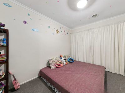 12 Menindee Terrace, Narre Warren South
