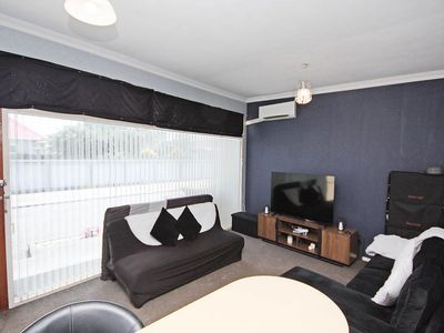 flat 3 / 72 Queen Street West, Levin