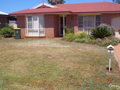 5 Websdale Drive, Dubbo
